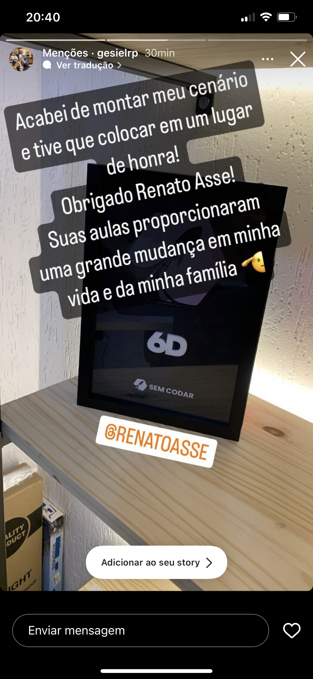 Placa comemorativa de aluno